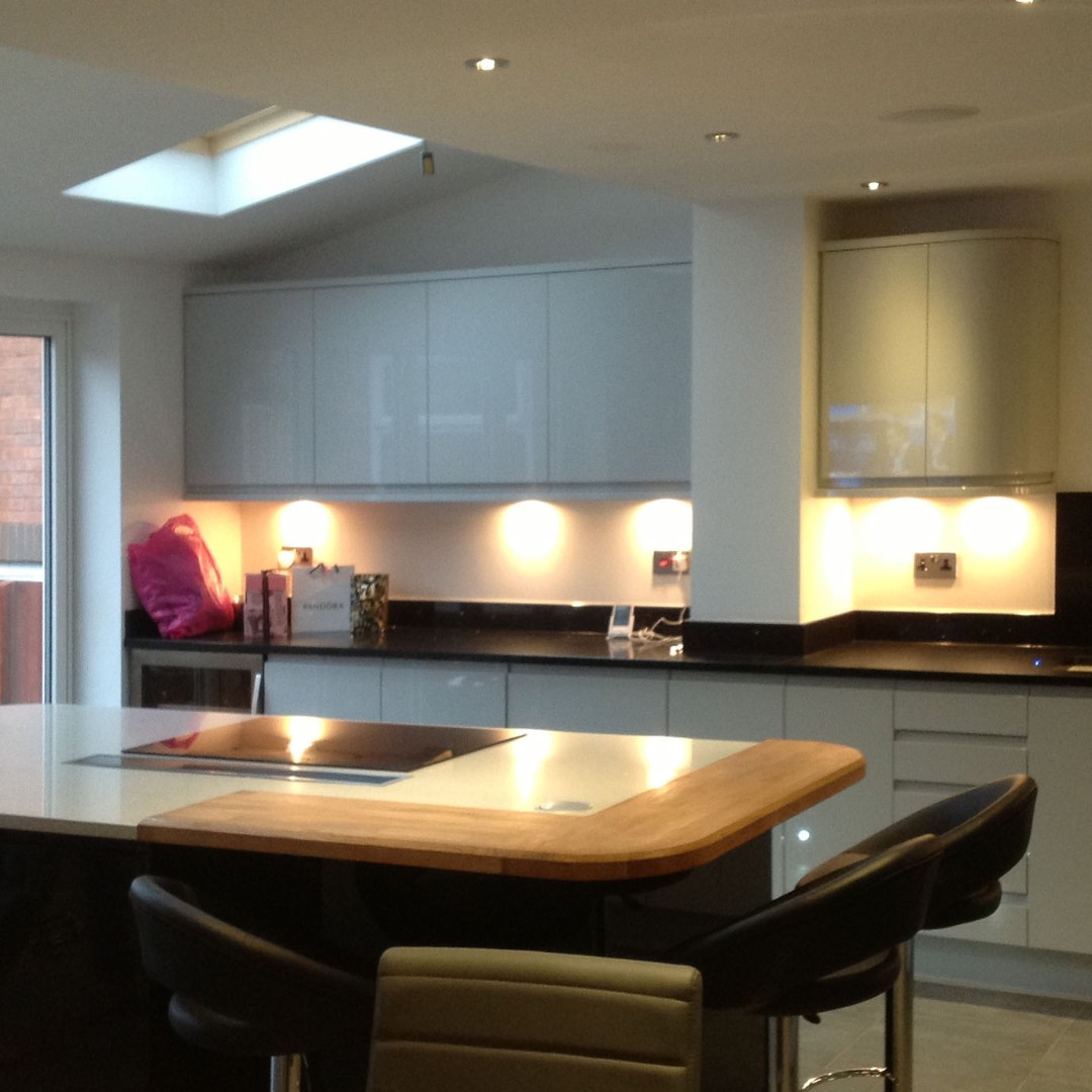 AvantiKB's tweet image. Are you looking for a new kitchen with an island? Take a look at this contemporary Strada gloss kitchen.

Free design appointment: avantikb.co.uk

*Buy now - PAY NEXT YEAR

#kitchen
#glosskitchen
#contemporarykitchen
#home

*Conditions apply… avantikb.co.uk/finance/