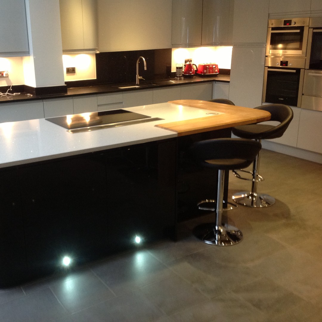 AvantiKB's tweet image. Are you looking for a new kitchen with an island? Take a look at this contemporary Strada gloss kitchen.

Free design appointment: avantikb.co.uk

*Buy now - PAY NEXT YEAR

#kitchen
#glosskitchen
#contemporarykitchen
#home

*Conditions apply… avantikb.co.uk/finance/