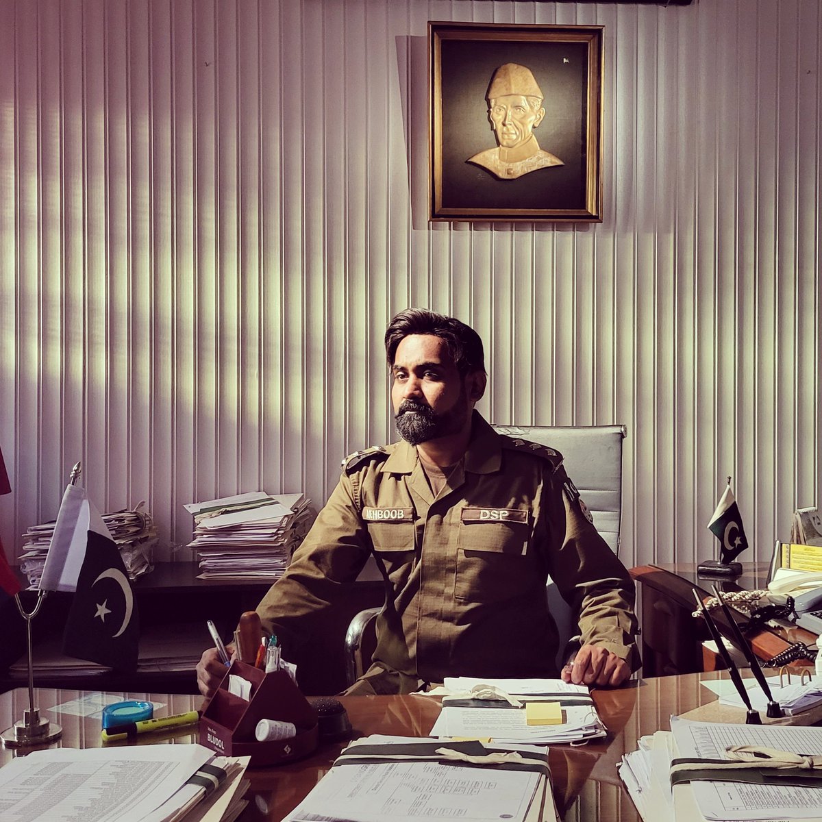 Fadzhashmi's tweet photo. A still from the set of Serial Killer
It's not just uniform it's a responsibility to serve.
#Serialkiller #GreenEntertainment #Umeraahmad #Sabaqamar #Faizagillani #Daniyalraheel #ComingSoon #Fahadhashmi #fadzhashmi #actorslife #Mehbooblalak https://t.co/VffSXTa0Ya