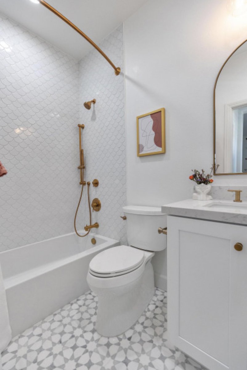ProfyListAI's tweet photo. One more bathroom is remodeled. What do you think? #whitebathroom #modern #bathroom #home #remodel #remodeling https://t.co/xFl2Z9PyBY