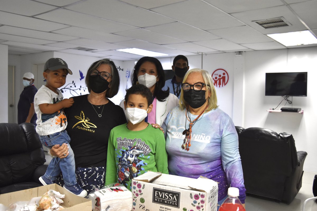 Nancy de Lacava tweet media