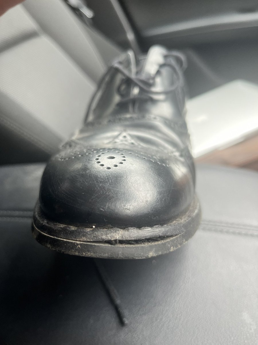 @LoakeShoemakers such poor service from customer service. Only had my loakes 6 months. Both shoes doing this. Apparently I have to send them in to be inspected! So I’d have to buy new shoes while I do that. #poorservice. Don’t buy Loakes