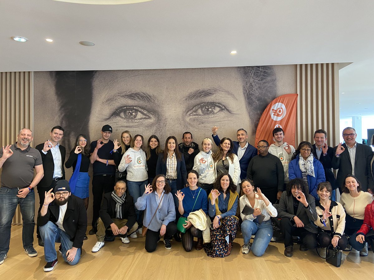 actyssandier's tweet photo. Une belle rencontre hier autour de @ThomasRuyant vainqueur de la @RouteDuRhum @vpecresse et d’@R_Entourage soutenue par la @iledefrance pour le programme @LinkedOut #solidarité sport et lutte contre l’exclusion. @JMPotdevin https://t.co/lOci9IwR0k