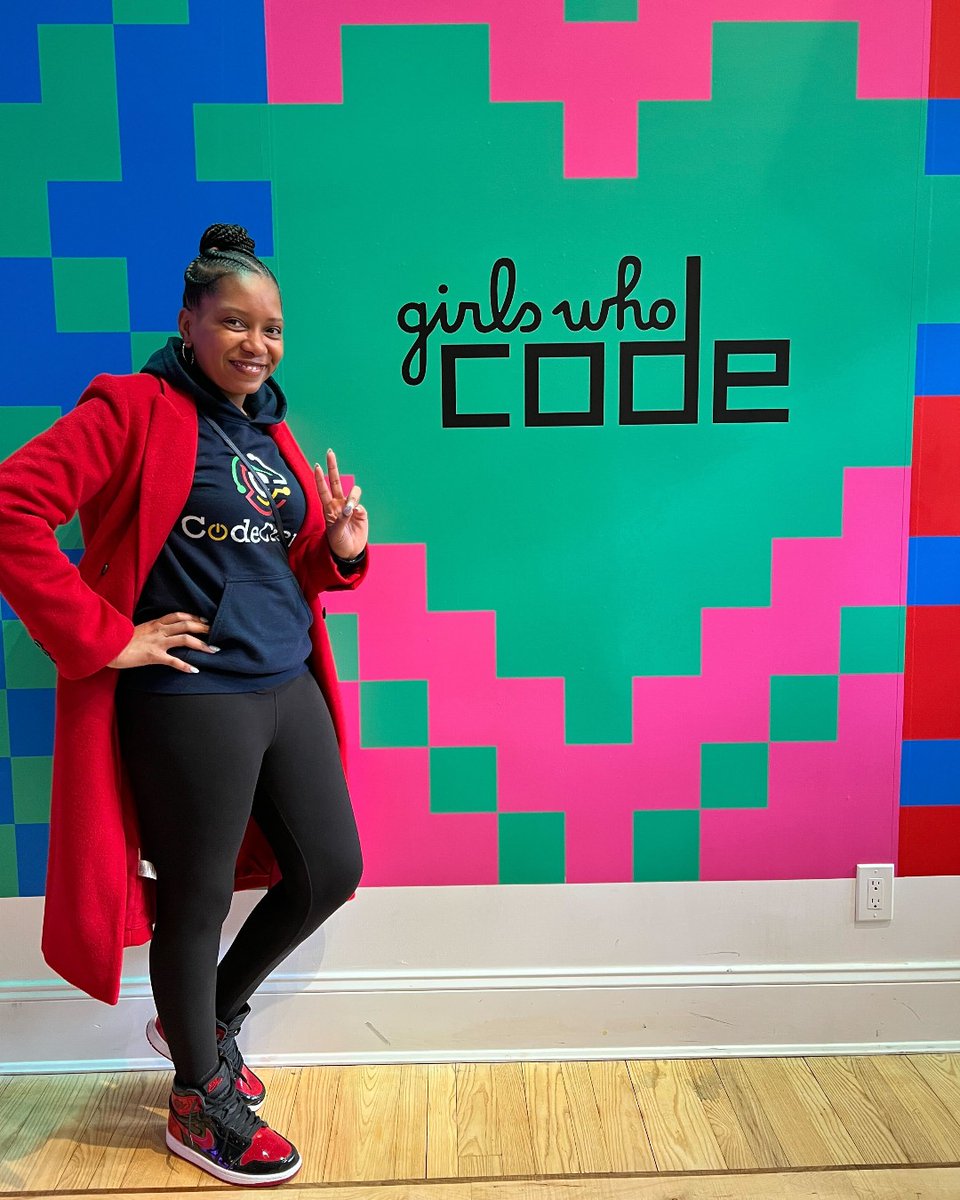 _CodeCrew's tweet image. @KelaDJones had a blast attending the 10th anniversary @GirlsWhoCode, Code Fair event! From spending time with her mentor @DrTarikaBarrett to trying out unique experience stations, it was an exciting three days filled with #codinglikeagirl! #computerscience #girlswhocode