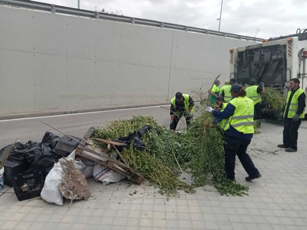 jmd_usera's tweet photo. 🔊Más de 12.000 vecinos han participado en la campaña de mejora del espacio público #Useraverde
Con más de 260 actividades de sensibilización a la ciudadanía, información, mejora de infraestructuras urbanas, actuaciones sobre espacio y el #UseraEscucha.
👉https://t.co/foioQ8XaBO https://t.co/kzfOolPW9j