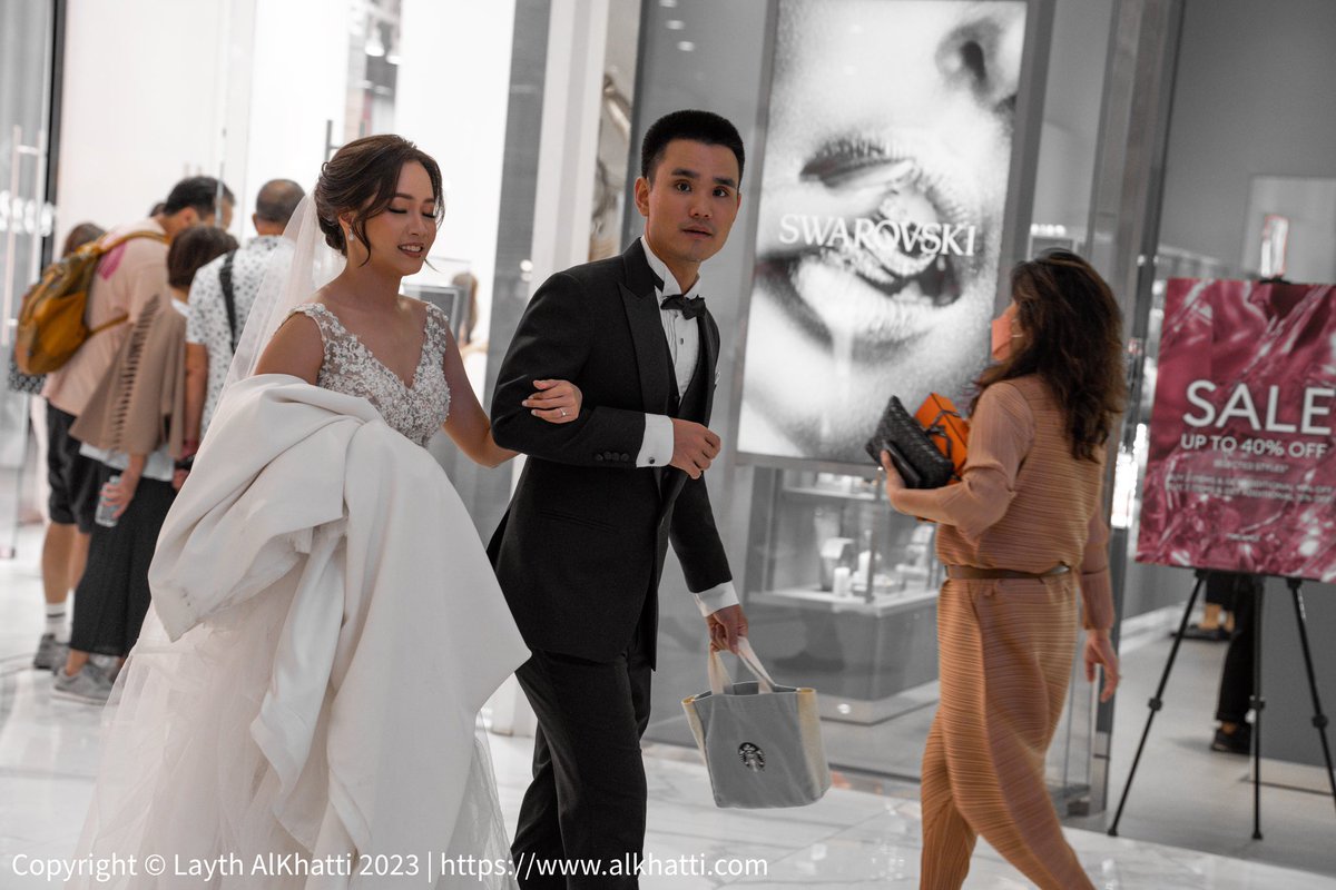 LaythCN's tweet photo. Took pictures of newly weds inside the mall (Iconsiam [Bangkok, Thailand]). Picture taken with my #sonya7iv #sonyalpha #tamron35150 #TravelPhotography https://t.co/HlVRoDdJVH