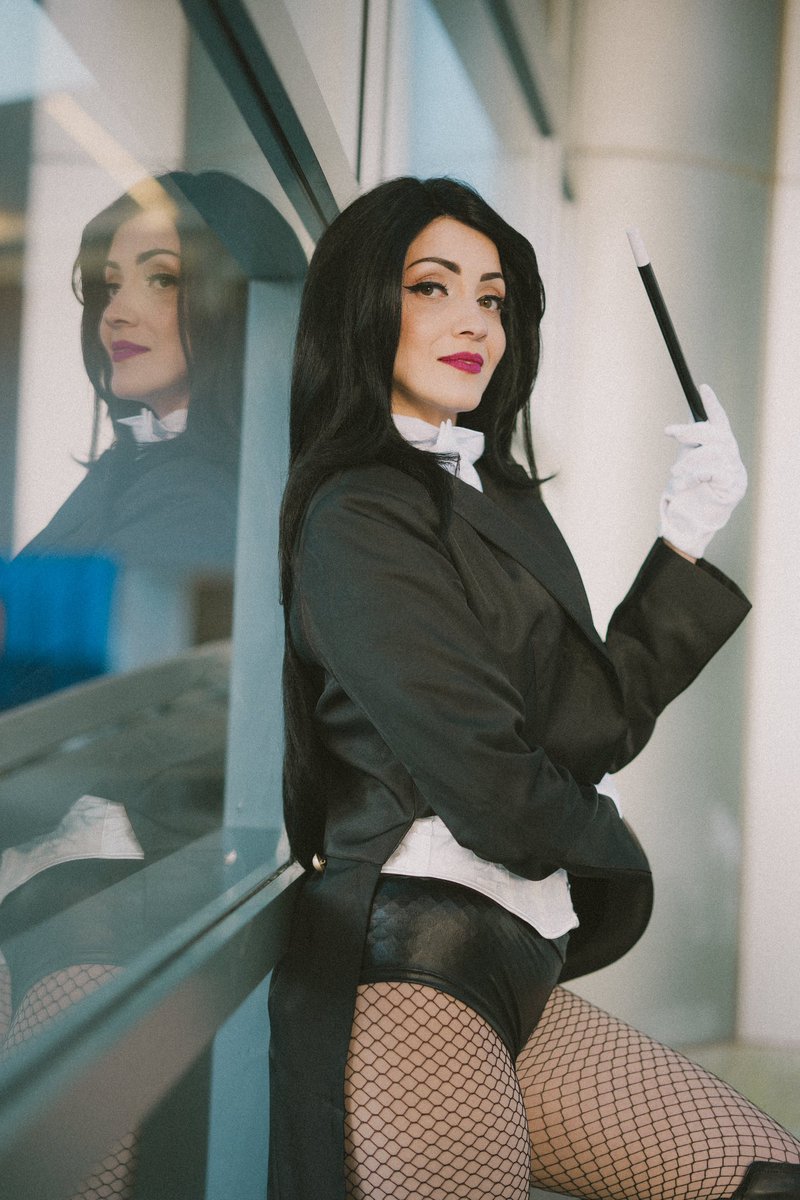 Zatanna🪄 📸: @thefastestant (IG) #zatanna #zatannacosplay #dccomics #dc #zatannazatara