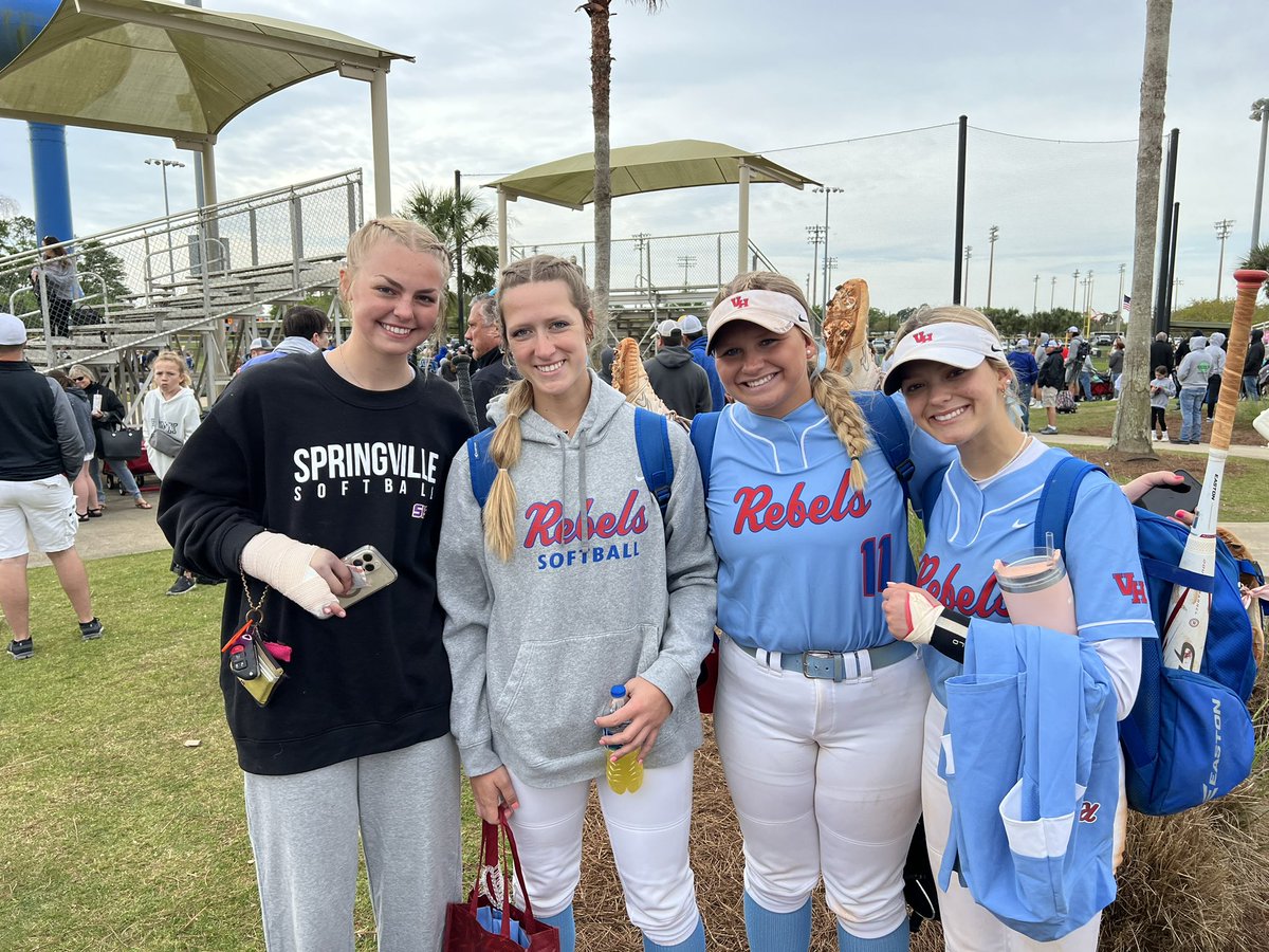 A_Firecrackers's tweet photo. Firecrackers at the beach! #FCSisters https://t.co/cOEVx51b9Q
