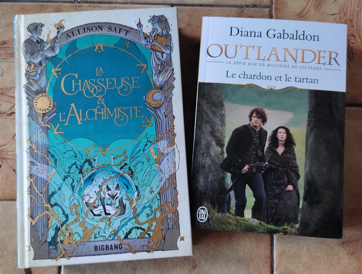 Horoue1's tweet photo. Cracage du jour... 🙈 Il faut vraiment que j'arrête de passer devant les rayons livres et les librairies 😅🙈
#Outlander 📖
#LaChasseuseEtLAlchimiste 📚
#Colocataire 5 🐱
#FullmetalAlchemist 🦾 6 et 7
#50NuancesDeGras 7 et 8 🍟
#Lecture #Livres #Mangas 📚 https://t.co/vMJtRXcuTn