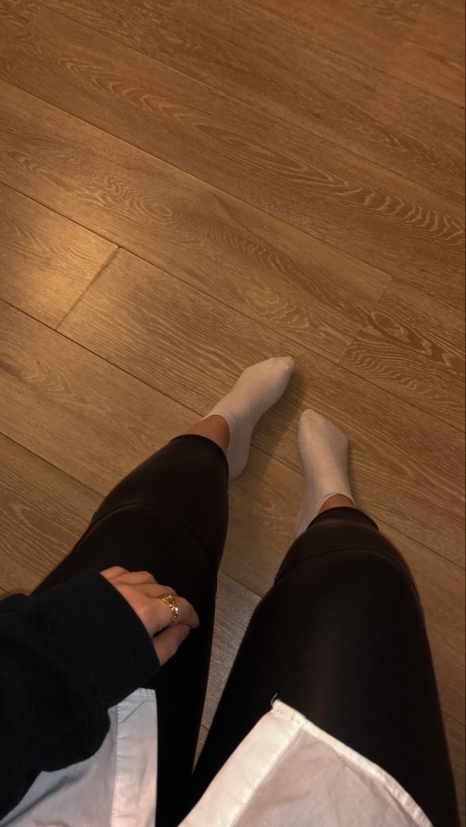 NudeuseMia's tweet photo. J’ai une envie de nude 🥰 vraiment je vais commencer venez privée mais c payant 🥵🍑 https://t.co/PNiJix7NV4