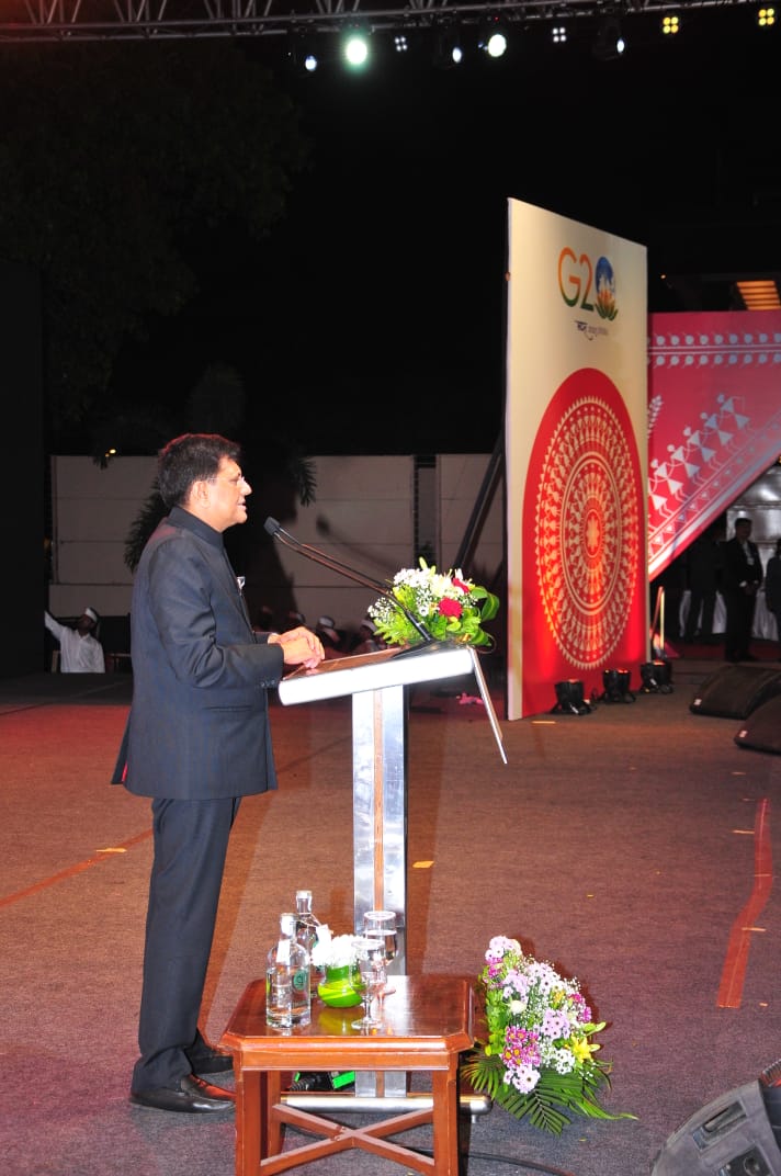 PIBMumbai's tweet photo. The #G20 Presidency in India's 75th year of independence #AzadiKaAmritMahotsav is truly a befitting moment for every Indian to celebrate: Union Minister @PiyushGoyal 

to #TIWG delegates and guests in Mumbai

#TogetherForTrade

@g20org @PIB_India @CommercePib https://t.co/UNY9V5AaUV