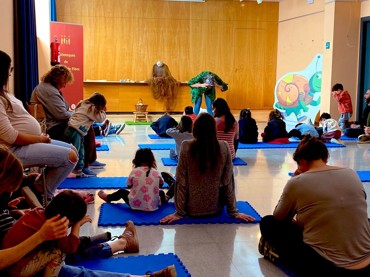 BibliotequesSPR's tweet photo. Hora del conte amb @mondelamOn “Nimfes, ondines i marietes”, a la sala polivalent de la #BMdP #spribes https://t.co/uX9WTE1WH2