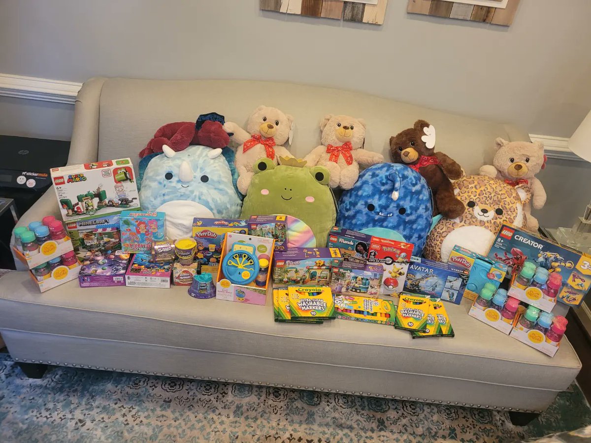 AbbysArmyNC's tweet photo. Duke Donation Day!!!💜
We've been busy this month, but we're always happy to be able to fill specific Child Life Specialist requests and deliver some extra boxes of fun (and distraction) for the fighters at @duke_childrens 
#noonefightsalone🎗 
#bethegoodintheworld https://t.co/cBOkhwG8px