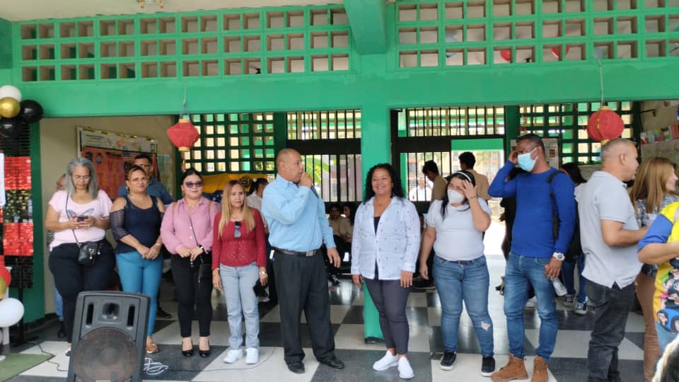 cdcelara's tweet photo. Con el equipo del Centro de Desarrolló Educativo. En la apertura del Reto de Idiomas Extranjeros, Indigenas y Lengua de Señas. @NicolasMaduro
@MPPEDUCACION
@_laAvanzadora
@Adolfop_Oficial
@LuisJonasReyes
@TimonEsperanza
@gestionperfecta
@Educacionlara https://t.co/ExWxAh60HH