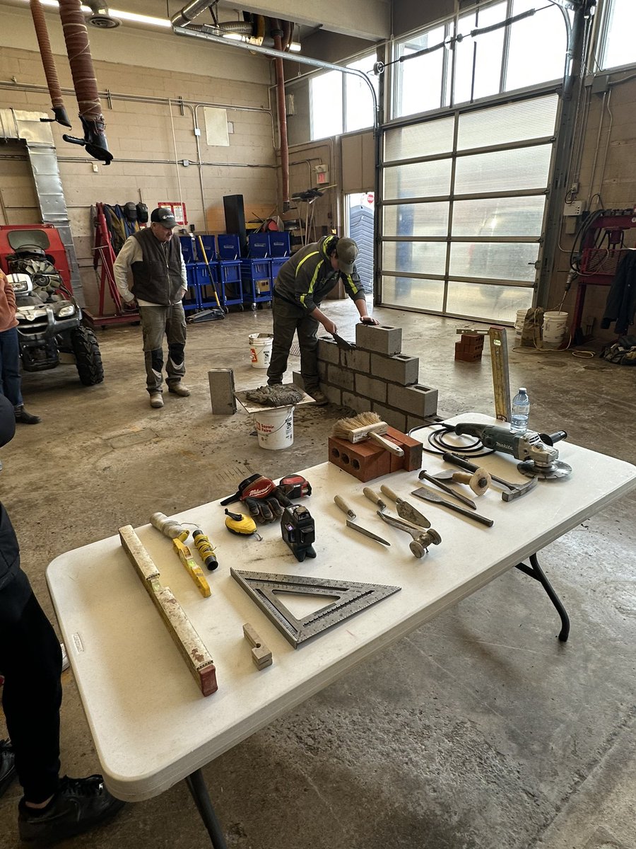 👷‍♀️😊👨🏾‍💼A terrific “Taste of the Trades” event <a href="/renfrewraiders/">Renfrew Collegiate</a> today! From hairstyling to landscaping, masonry to construction… career opportunities abound!! 🧑🏽‍🍳☺️🧑🏻‍🌾<a href="/OYAP_RCDSB/">OYAP RCDSB</a> @RCDSB
