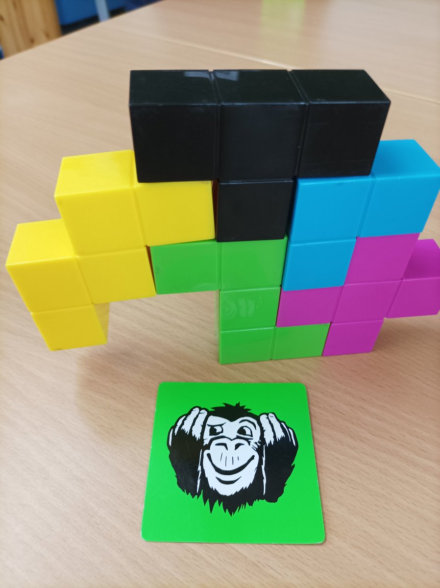 MissBayBee_de's tweet image. Heute kam ich zu den 4.Klässlern...: "Spielen wir wieder #Noobs?" "Ja klar..." "Yeah"...
Wir haben aber nur eine Mission geschafft, so langsam wird es ihnen zu schwer🙈🤣.
Danach was Entspannendes mit #Team3 auf den Tisch gebracht🥳
Immer wieder interessant... #BrettspielAG #twlz