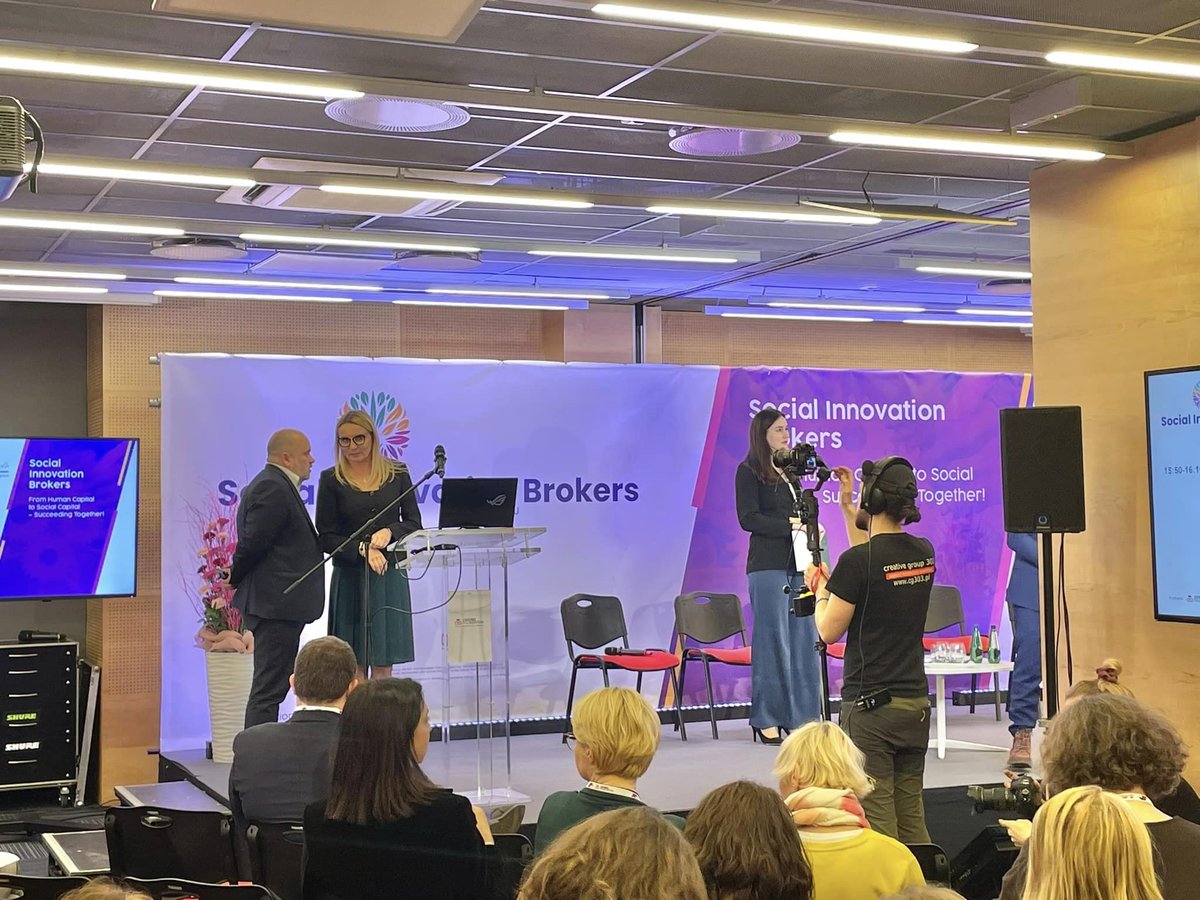 Eva Fabry @w4techEU tweet media