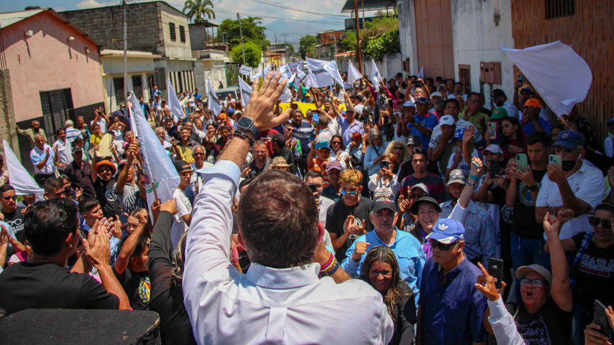 prospericarlos's tweet photo. Acompañados de un pueblo que se mantiene en las calles y trabajando por recuperar la prosperidad en Venezuela, hoy #29Mar recorrimos el municipio José Ángel Lamas en #Aragua
¡Nuestro compromiso es con cada venezolano, seguimos #UnidosXVenezuela! 🇻🇪 https://t.co/EKKx9UMWCF