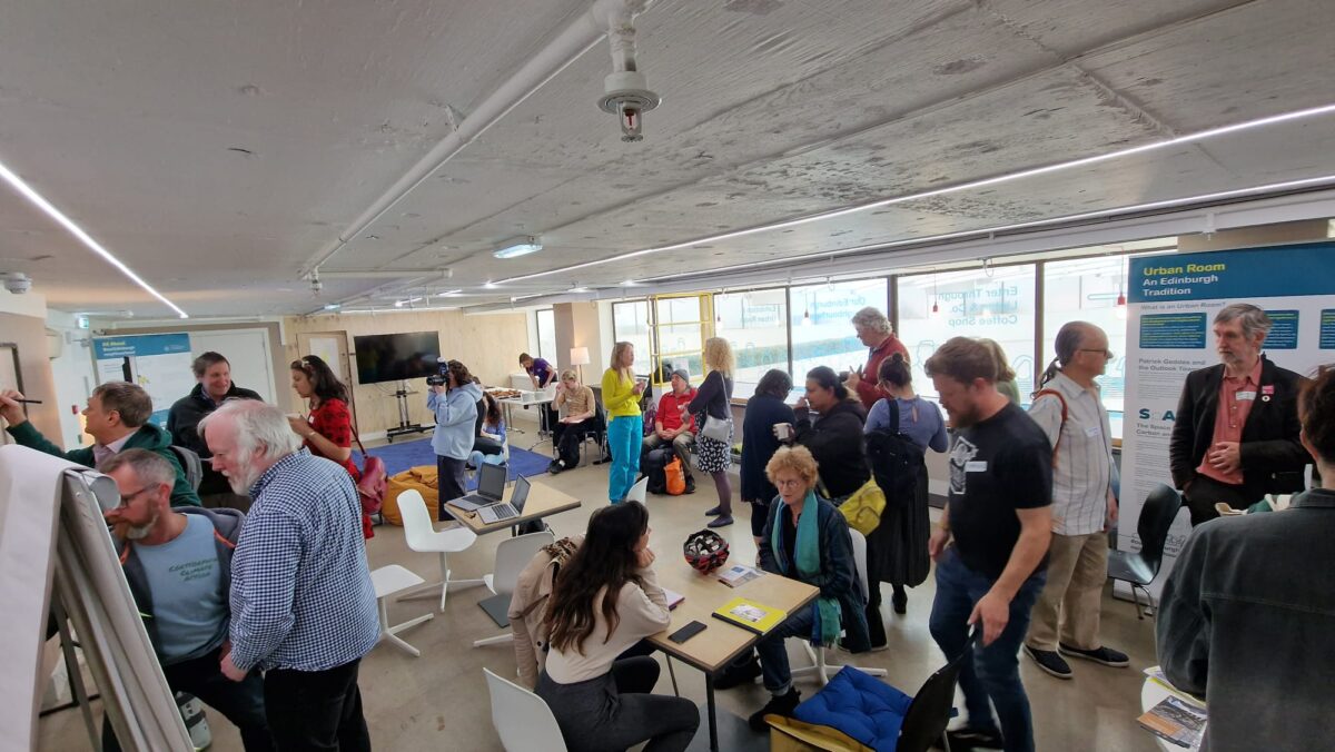 📣Calling all Edinburgers! Join the Edinburgh Community Climate Action Network and support community-level climate action in our city!🌍✊
Register now to become a member &amp; be included on the map &amp; directory: sccan.scot/edinburghcan/ Visit the ECAN website: airtable.com/shrGg7XrpjbHZW…