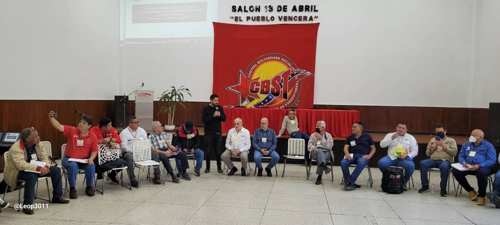 cbolivariana's tweet photo. El Presidente del @Incret_Oficial, @Obrero_PSUV, en su intervención en la Plenaria Obrera: "El trabajo de recreación y educación para la CO debe servir para su formación integral, pero también para la movilización y victoria electoral en el 2024".
#CorruptosTrasLasRejas https://t.co/YmU9XLAeTw