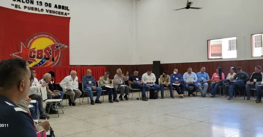 cbolivariana's tweet photo. El Presidente del @Incret_Oficial, @Obrero_PSUV, en su intervención en la Plenaria Obrera: "El trabajo de recreación y educación para la CO debe servir para su formación integral, pero también para la movilización y victoria electoral en el 2024".
#CorruptosTrasLasRejas https://t.co/YmU9XLAeTw