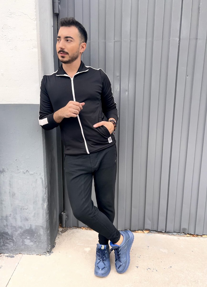 castrolucasok's tweet photo. Cortamos la semana con este look deportivo de los amigos de #Tascani https://t.co/eJJ1Y8YKX0