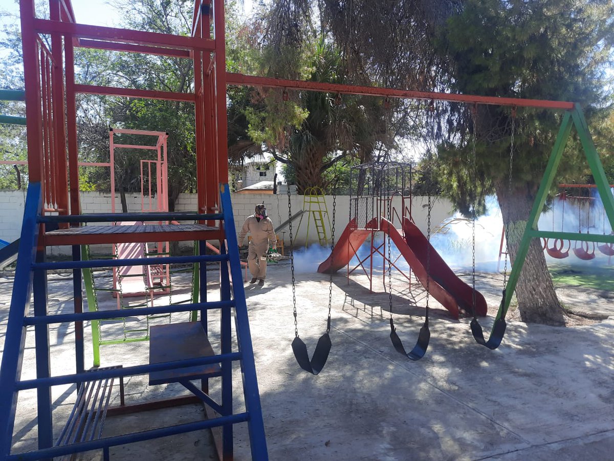 JS04COAH's tweet photo. Participemos todos en la eliminación de criaderos en escuelas #escuelalibrecriaderos termonebulizacion con equipo portatil en escuelas para eliminar la densidad del mosquito adulto #PorTuBienestarActuaContraElDengue @CoahuilaSS https://t.co/0IF3VfPewm