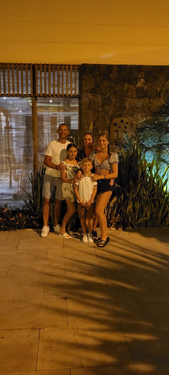 MandyGeorge12's tweet photo. @george_craig Wishing my amazing husband and amazing dad to our gang a very happy birthday. You really are the best and we love you so much xxxx https://t.co/ELlZPD6FBa