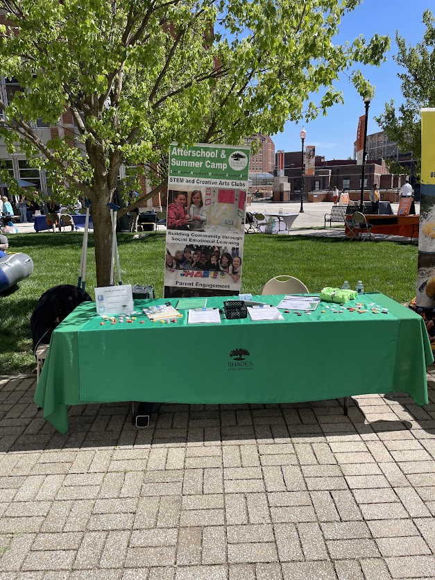 SHADESofDevelop's tweet photo. Attention UT Students: Head over to The Student Union Courtyard and get some information about working for SHADES of Development for the summer. They are set up for The UT Summer Experience Fair. #universityoftennessee #ut #knoxvillesummerjob #SHADES #shadesofdevelopment https://t.co/T8nQWHNKCL