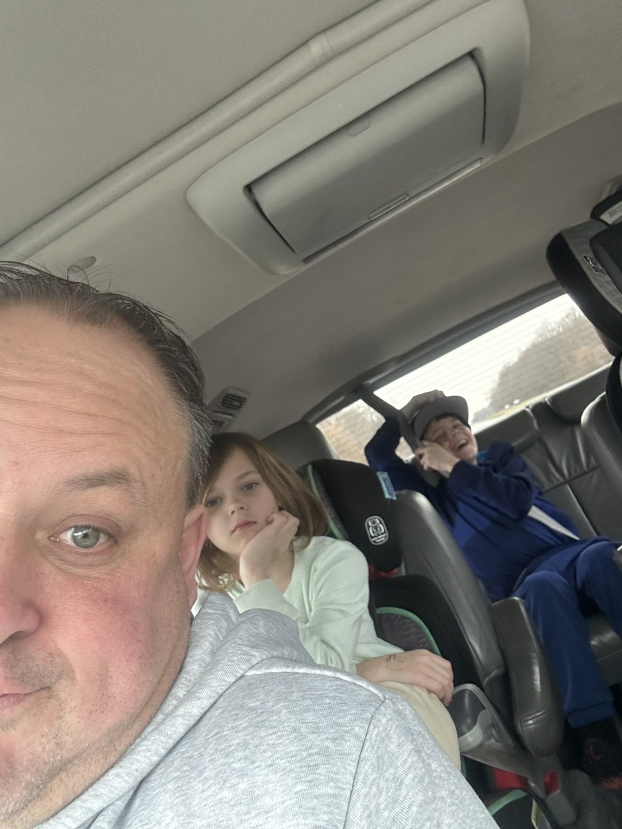 Davetye18's tweet image. We didn’t tell em we’re going to Indianapolis for a quick getaway, bucks / pacers tonight, there getting frustrated not knowing where we headed…😀😂🏀. #springbreakgetaway