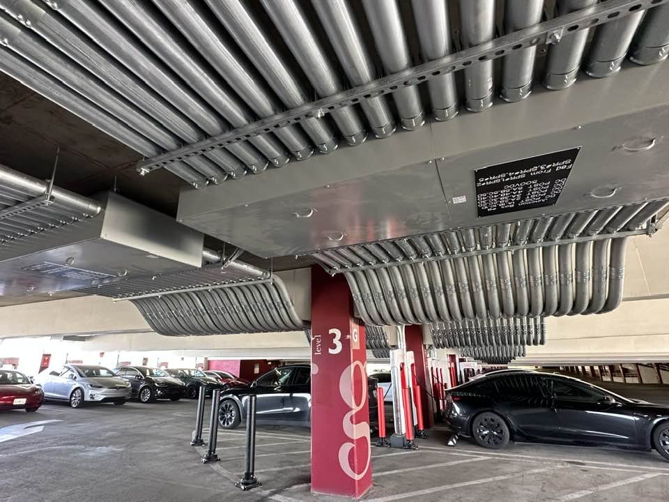 Drive Tesla 🇨🇦 on Twitter "Whoever designed the Sherman Oaks Ventura Boulevard Superchargers
