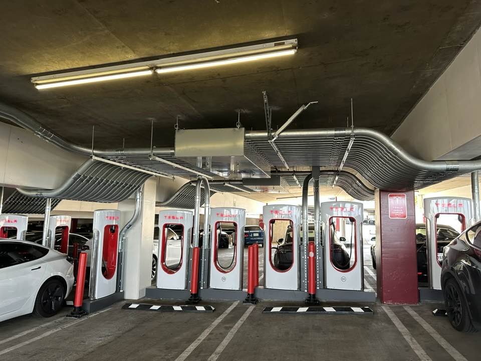 Drive Tesla 🇨🇦 on Twitter "Whoever designed the Sherman Oaks Ventura Boulevard Superchargers