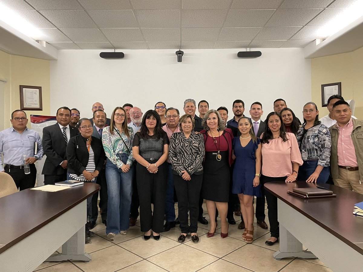 CANACINTRATLX's tweet photo. En reunión de trabajo con la PGJE de Tlaxcala, Dra. Ernestina Carro, el Lic. Carlos Tamayo Chavero, Presidente de CANACINTRA y los Industriales expusieron  sobre la mesa diferentes temas de seguridad; en su intervención la Procuradora dio respuesta puntual. https://t.co/dn9lvN3VLY