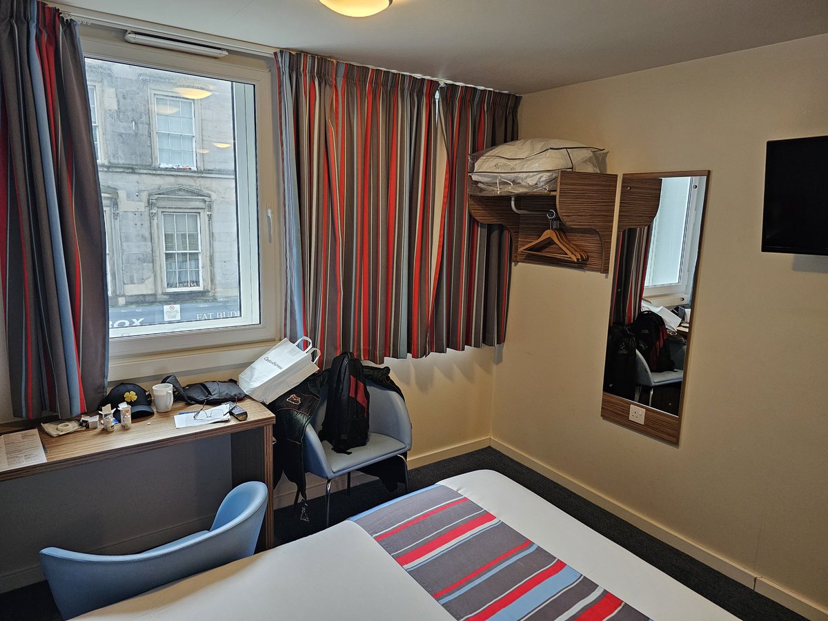 rod7416's tweet image. Lens replacement surgery. Both eyes.  ALREADY amazing difference @OpticalExpress #Glasgow #lensreplacement #eyesurgery