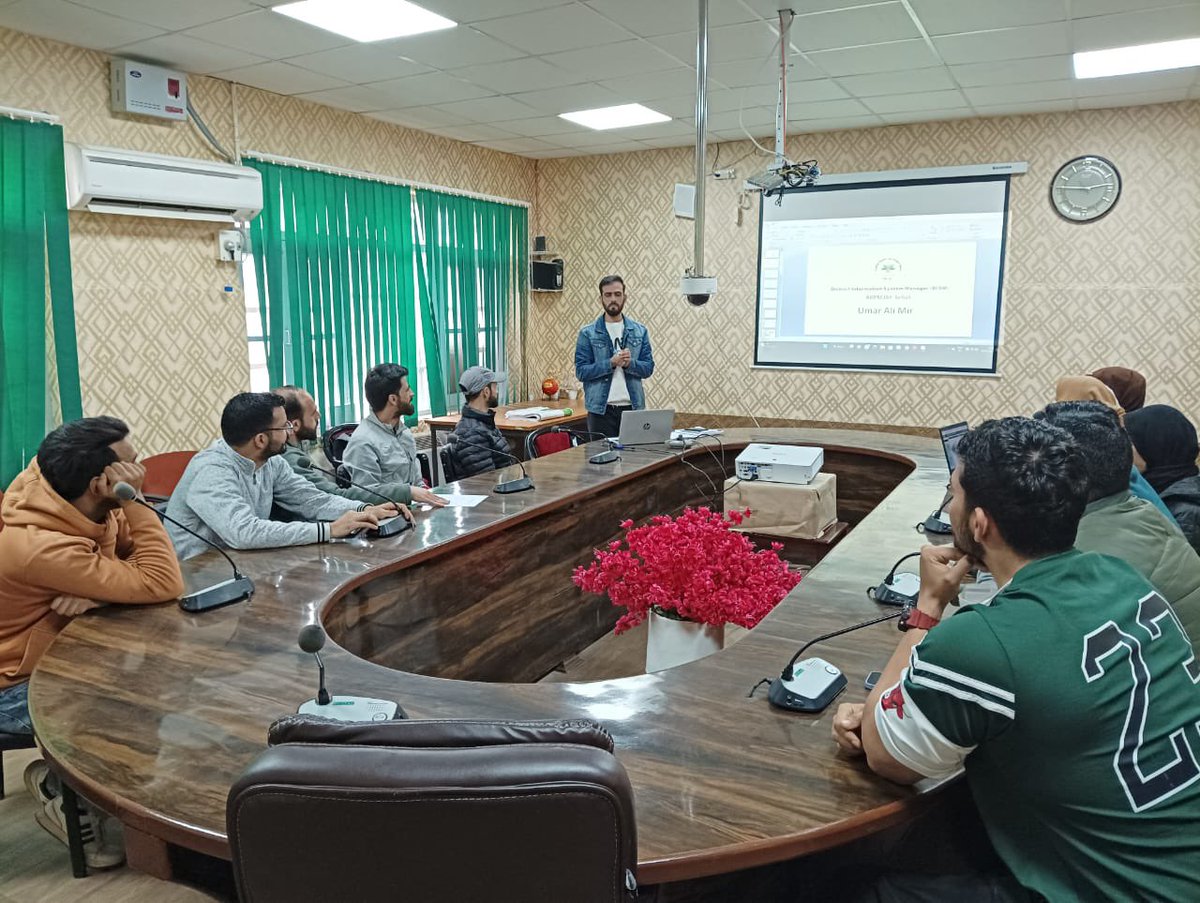 ABPMJAY_BLA's tweet photo. Meeting cum training workshop on strengthening the capacity of PMAMs of GMC Baramulla through the effective use of BIS,TMS,HEM,ABDM,HPR,HFR, DHIS &amp; this special session was conducted by DISM Baramulla @umaralimir 
@iasbhupinder @DrSyedSehrish 
@SudanAyushi @AyushmanNHA @sha_jnk https://t.co/hI3RYZNV0I
