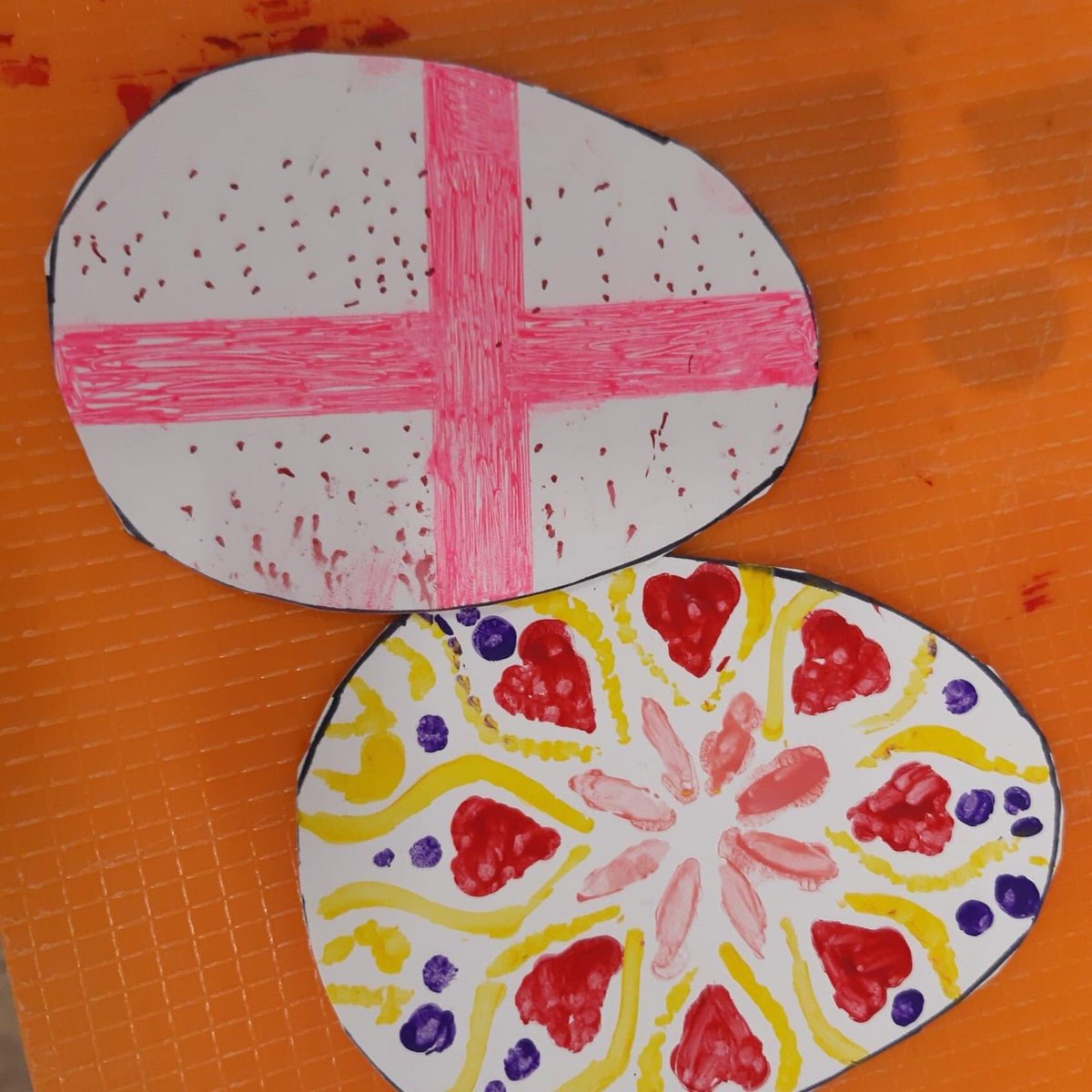 YVAdvocacy's tweet photo. Crafternoon today.
Lots of different activities but mainly using painted dots to create fabulous artworks.
#crafts #easter #art #dotwork #learningdisabilityart https://t.co/EmrCaXjxvY