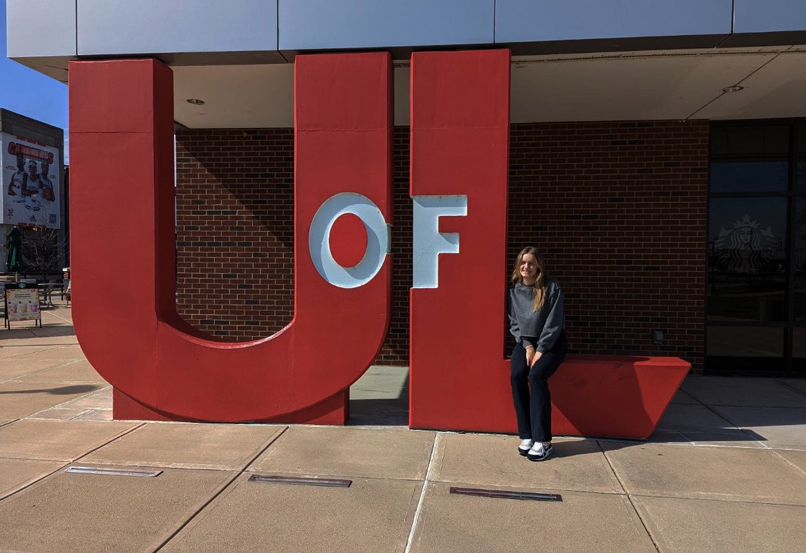 elissa_furlan6's tweet photo. Today I got to visit the Louisville campus!! Heading down to Atlanta for the Big South Qualifier! #16DAWGS #woof https://t.co/5E9CWmlcti