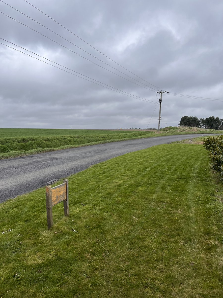 DH_Maintenance's tweet image. To finish got the verges #topped &amp;amp; the back lawn again, which was done for first time this season,last week. Really #pickedup - #aerated compacted areas again too, due to pets &amp;amp; children (no moss or weeds) will be an #organic feed for this one. Have a great evening everyone ❤️