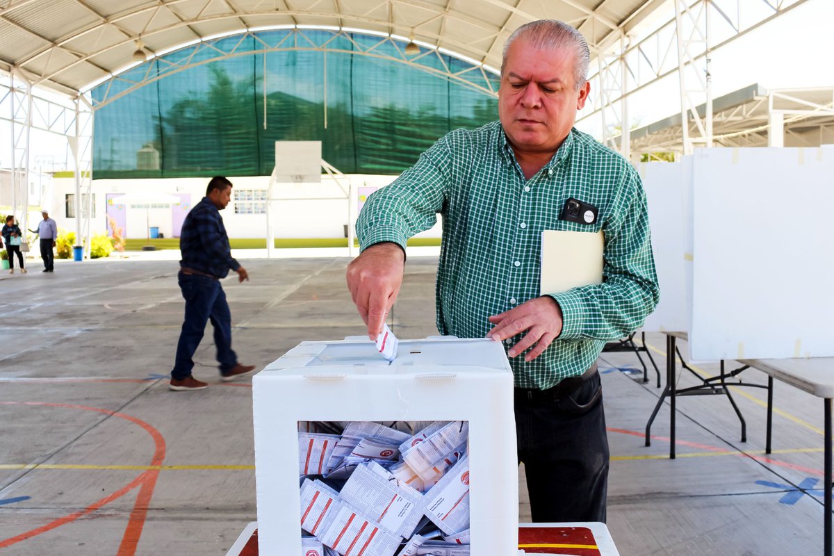 #SNTEunido 👥

Celebra el #SNTE 📚 que en #Nayarit hayan triunfado la democracia y la voluntad de los agremiados en la elección de las dirigencias de las secciones <a href="/snte20nayarit/">Snte 20 Nayarit</a> y <a href="/snte49nayarit/">snte49nayarit</a> 🗳️ a pesar de la intromisión del gobernador <a href="/MiguelANavarroQ/">Miguel Ángel Navarro</a>