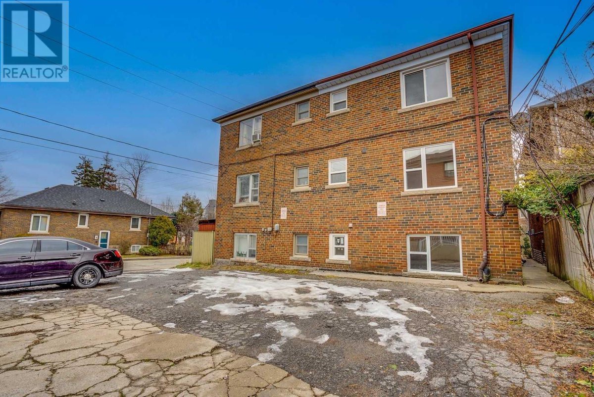 FOR LEASE!

Recently Renovated 2 bedroom Home In Oakwood Village! $2700/mo
