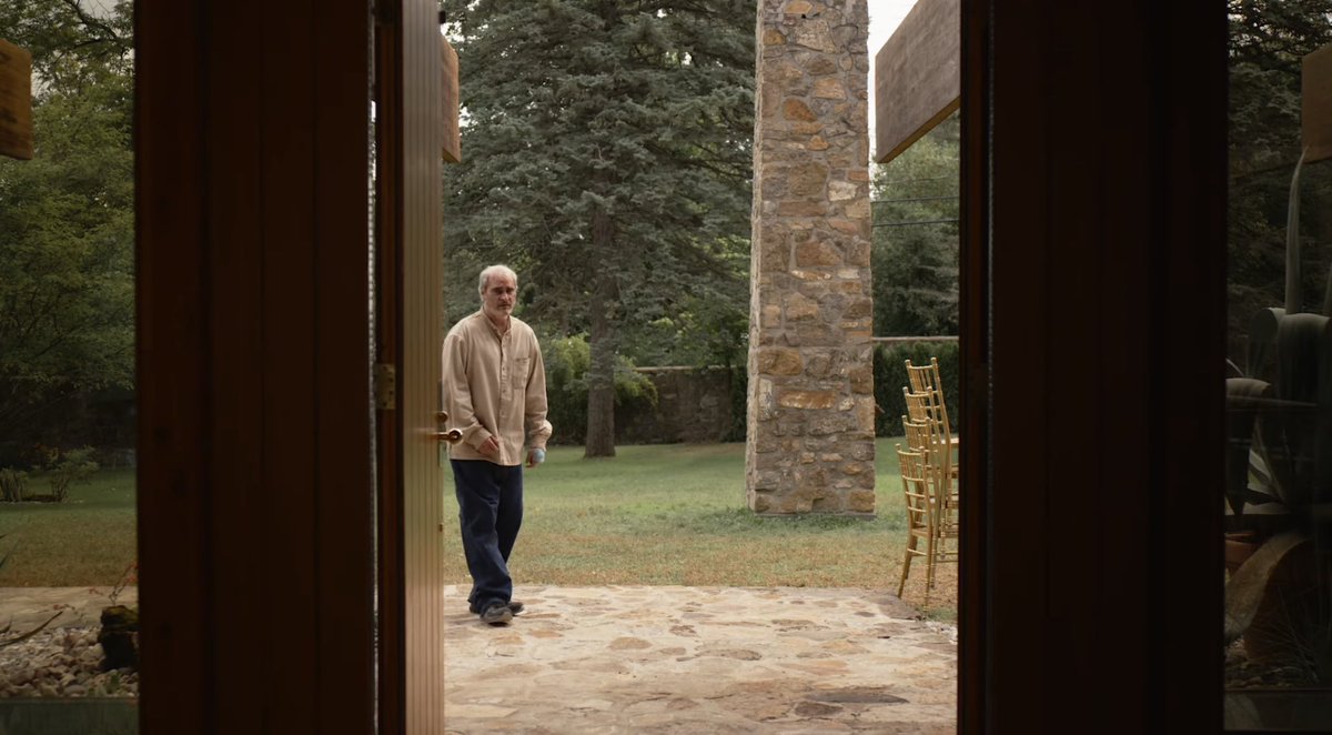 videoclub4radio's tweet photo. Primeras Imágenes “BEAU IS AFRAID” de Ari Aster, protagonizada por Joaquin Phoenix.

¿Les suena Ari Aster? Bueno pues este director nos ha traído películas muy interesante recientemente “Midsommar” y “El Legado del Diablo” entre ellas.

BEAU IS AFRAID se estrena el 21 de abril. https://t.co/FGPdrw8IZU