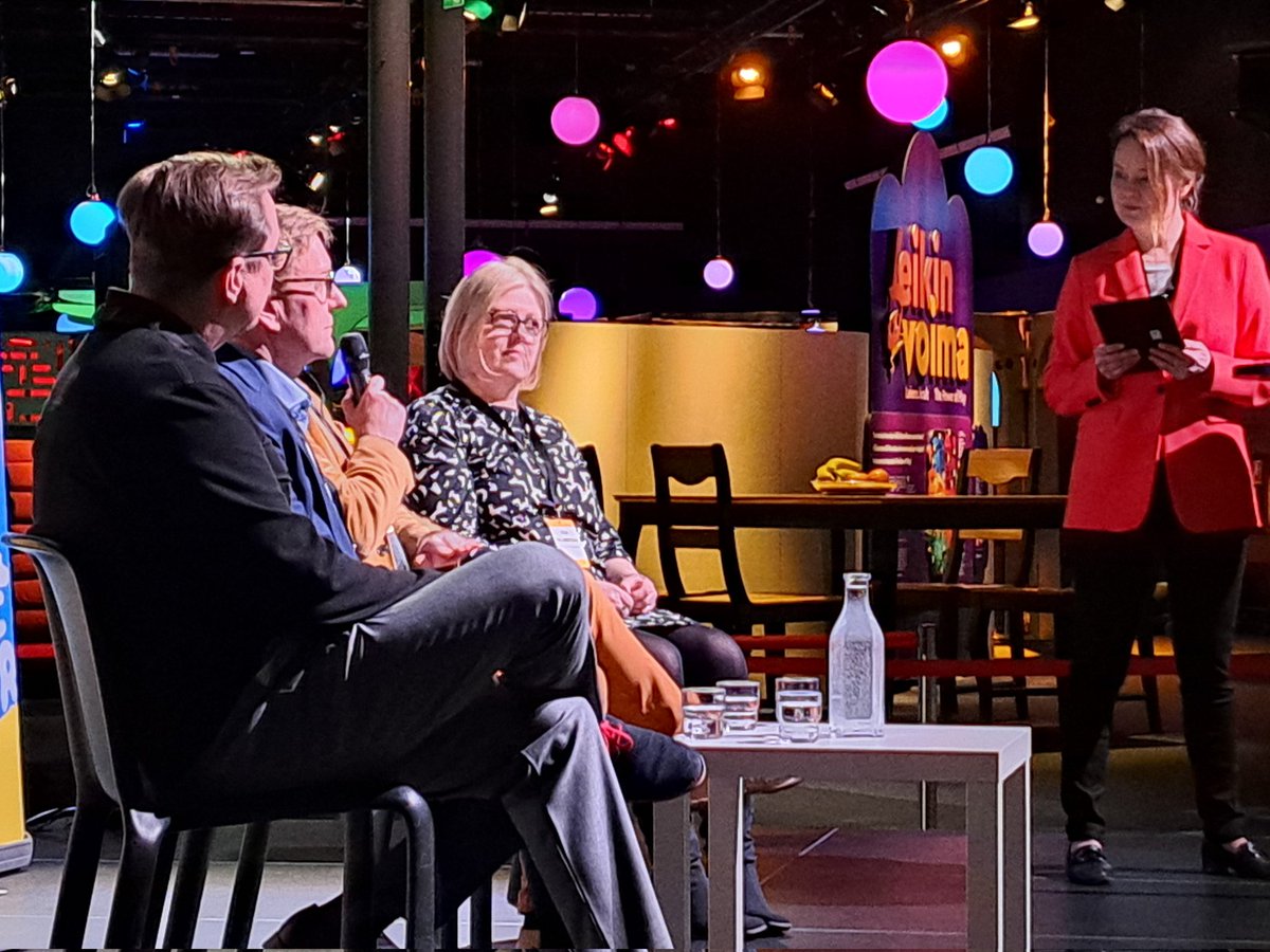 Tutkimuksesta ei tarvitse puhua harmaassa auditoriossa.  <a href="/MariKNiemi/">Mari K Niemi</a> vetää ja <a href="/SciNightLIVE/">Science Night LIVE!</a> paneelissa <a href="/Viltteri/">Ville Alijoki</a> <a href="/attesakari/">attesakari</a> <a href="/MikkoMyl/">Mikko Myllykoski</a> <a href="/PiaTalonpoika/">Pia Talonpoika</a>