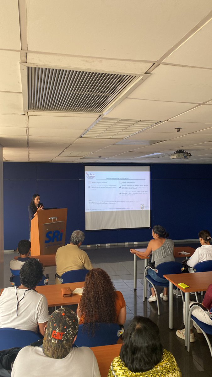 LuisCordovaF's tweet photo. 2 horas perdidas x 40 personas. Hoy 🇪🇨 perdió 80 horas de productividad en una reunión que dejó más dudas que respuestas. Mal comienzo @SRIoficialEc  @FcoBrionesR  @AnfitrionesEc https://t.co/qEceyJGFcB