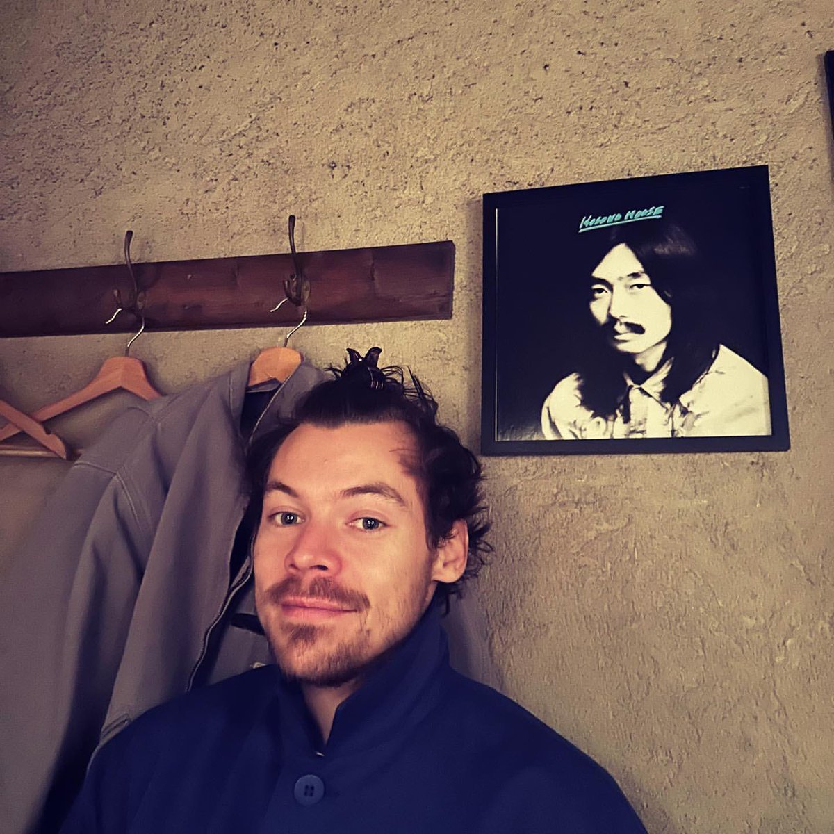 hsdaily's tweet photo. Harry visiting Hosono House with Kid Harpoon and close friend Kunichi Nomura - March 29 (via kunichi_nomura) https://t.co/S1ofE3DLxl