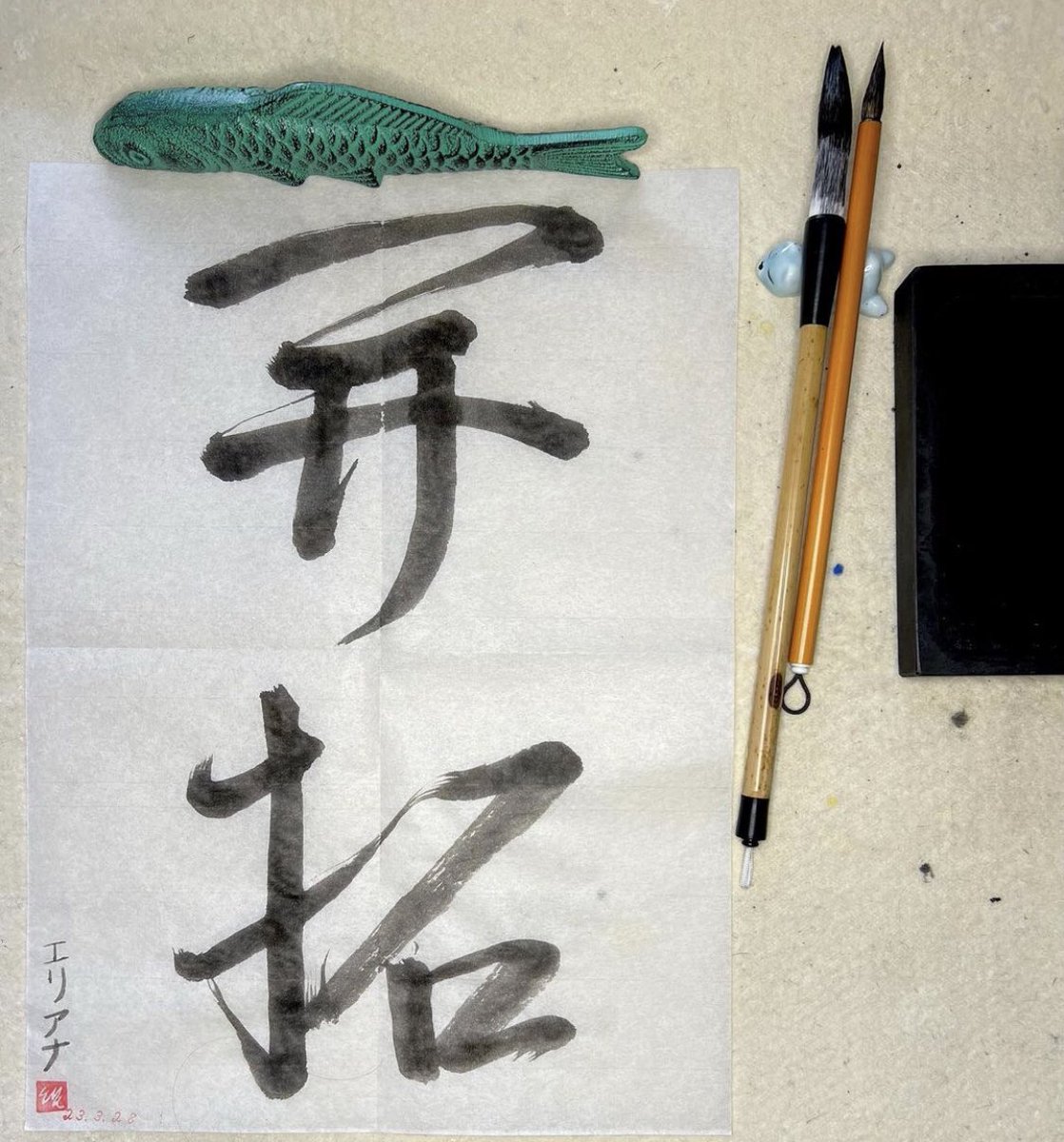 neojaponism's tweet image. 📎Student’s Album from online course.
From Eliana, Eri-and Gabriella-san.
Beautifully calligraphed!
💮💮👏

開拓-Kaitaku in Sosho
To develop, cultivate, pioneer 

 Happy Practice!

#shodocourse #shodoonline #kanji #japanese #calligraphy #pioneer #rietakeda #cultivate #開拓　#書道