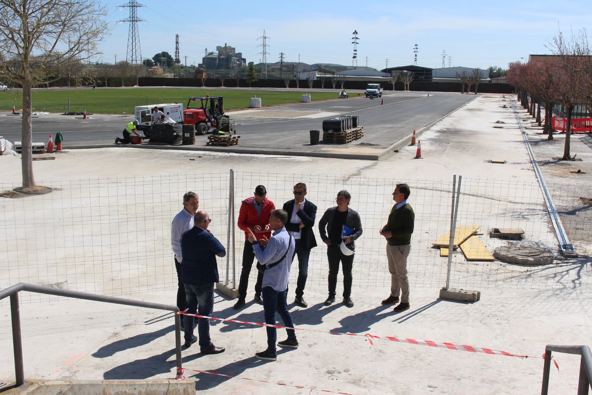 aytobinefar's tweet photo. ℹ La pista de atletismo del CDM Los Olmos y las pistas deportivas de la calle Olriols, a punto de entrar en servicio
👉El alcalde de Binéfar, Alfonso Adán, y el concejal de Deportes, Juan Carlos García, han visitado las obras.
Más información 👉 https://t.co/DJdXSeD1zi https://t.co/79bk7x92Zq