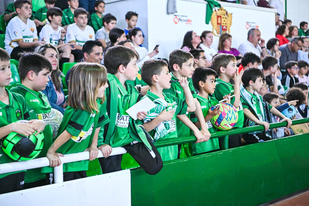🤍💚🤍

¡Vaya recepción en 𝗡𝗼𝘃𝗲𝗹𝗱𝗮!
