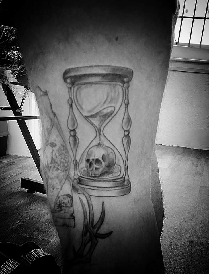 TwistedReaper22's tweet photo. A few recent tattoos. #roses #rosetattoo #geometricrose #atlas #hourglass #skull #hourglasstattoo #dynamicink #Maryport #Cumbria #WestCumbria #tattoostudio https://t.co/Wt7nBTW4Zk