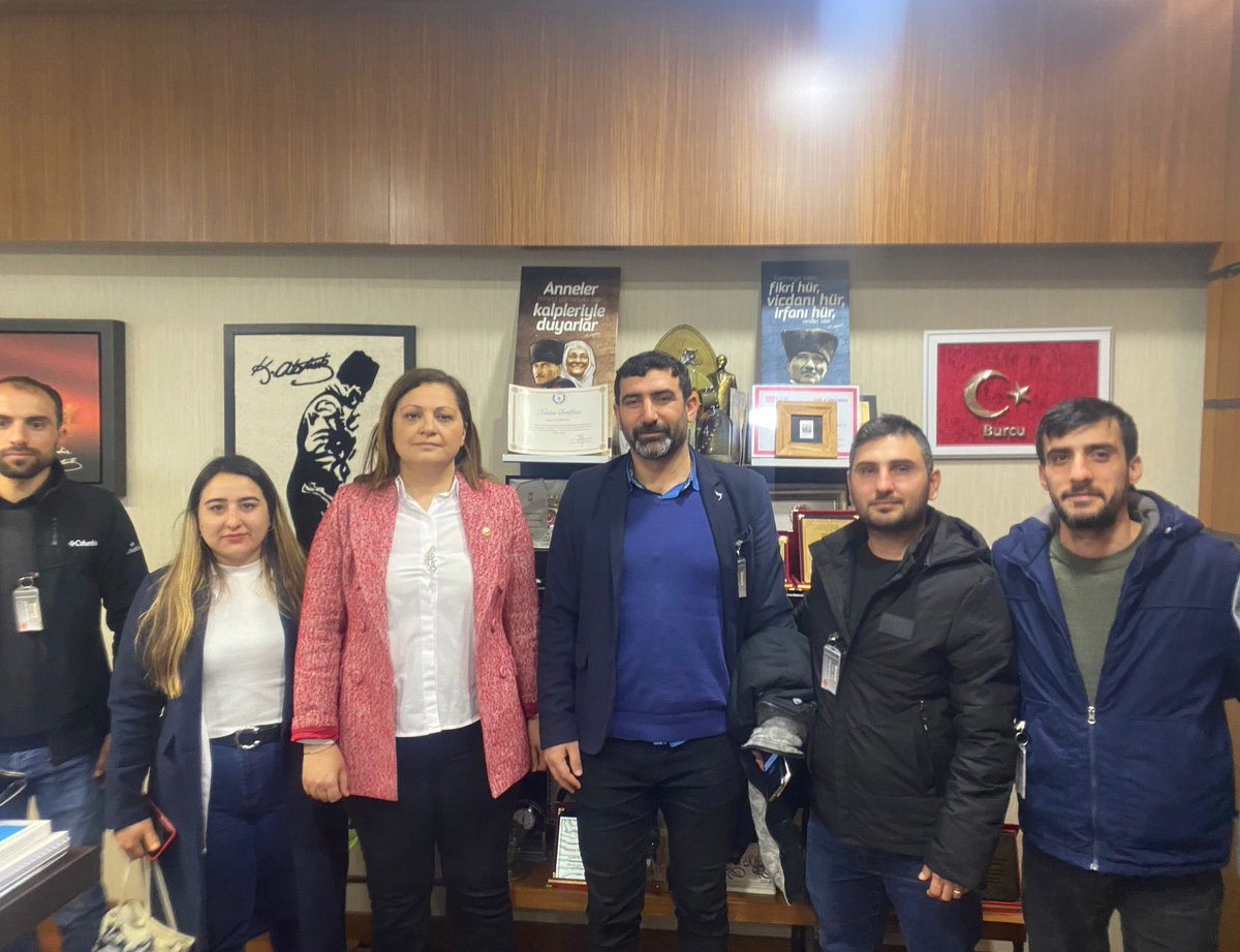 TBMM’de Trafik ve Ulaştırma teknikerlerinin istihdamıyla ilgili görüştük. 10 bin mezun veren bölümden bugüne kadar 480 kişilik alım yapılmış. Mezunlar yaşadıkları mağduriyetin giderilmesini bekliyor. #trafikteknikeriatama