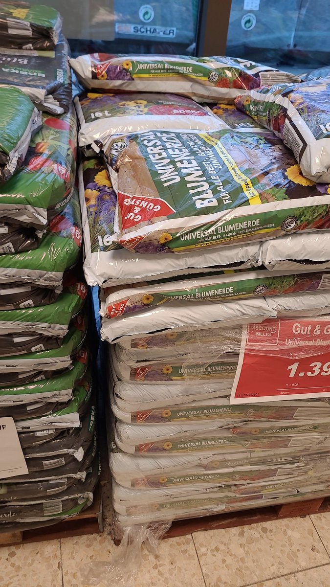 Thomas Krumenacker (@thomaskrumenac1) on Twitter photo Hochmoortorf für 1,39 € bei #Edeka, unfassbar Hochmoortorf für 1,39 € bei #Edeka, unfassbar
